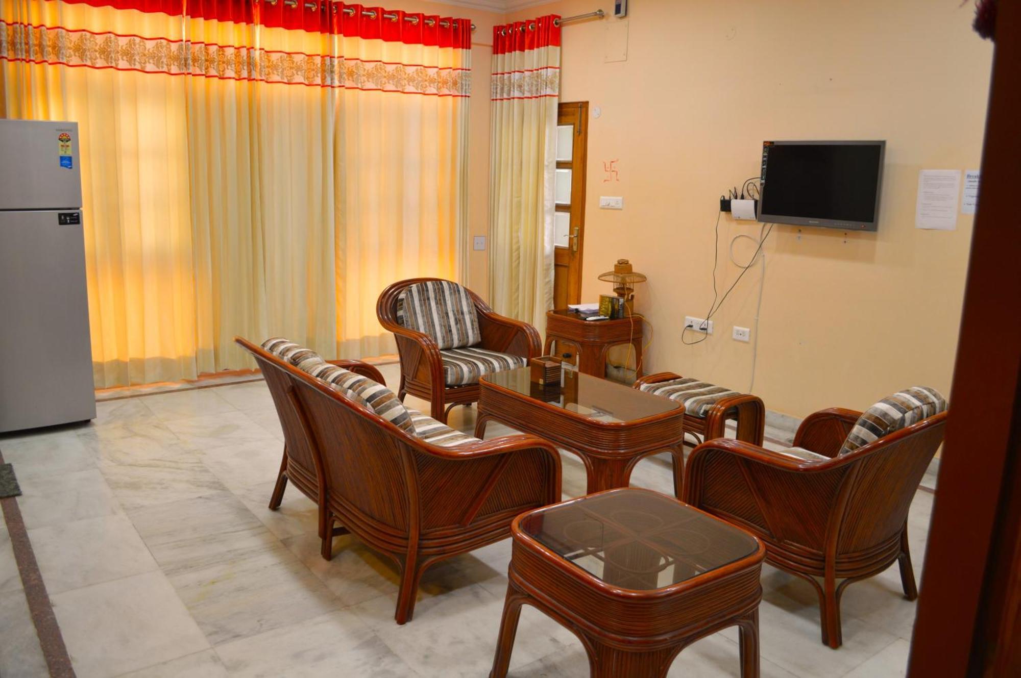 Fully Furnished Ish, Atithya Homestay With Various Amenities And Free Services In Lucknow, India Bagian luar foto